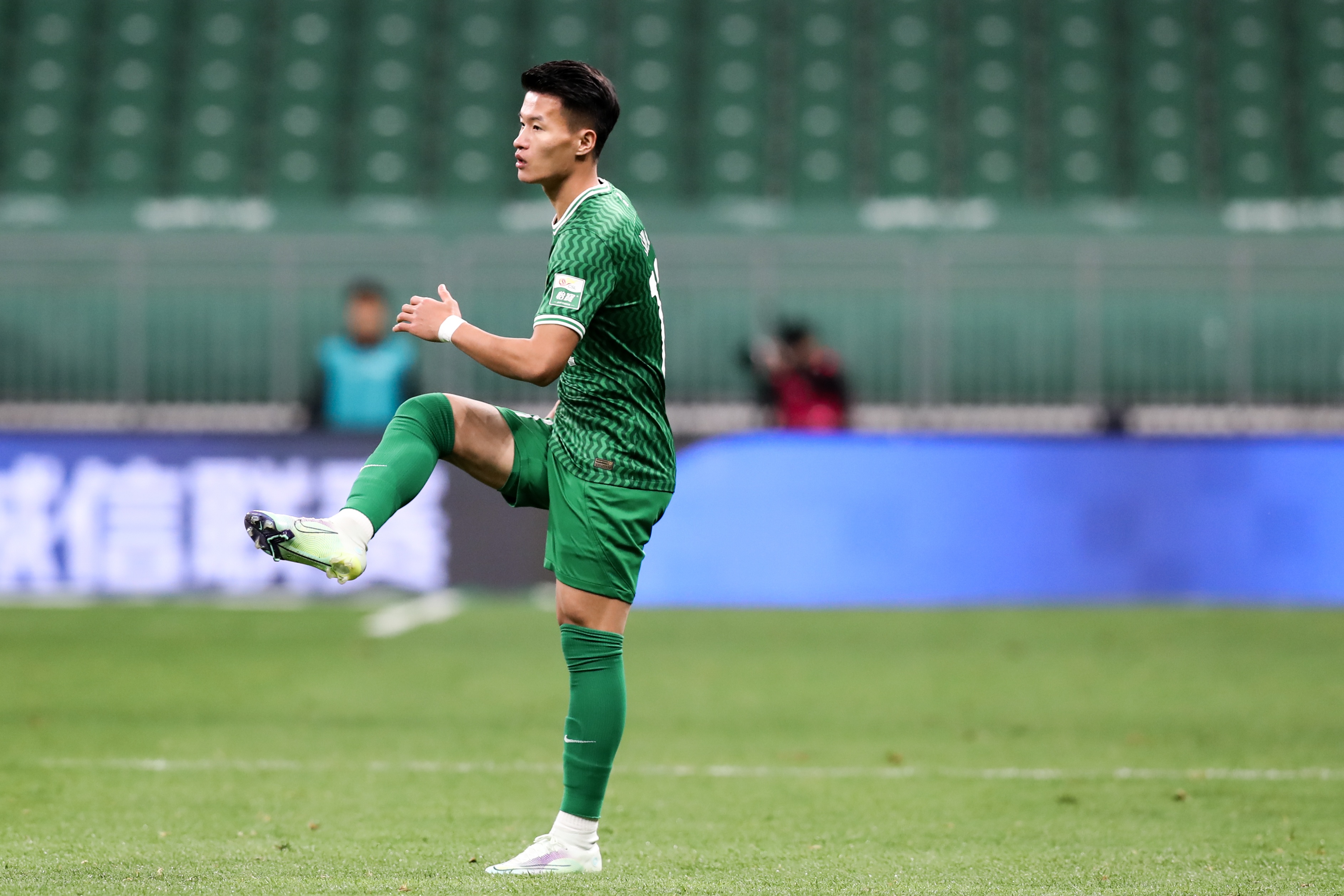 关于北京国安发布备战花絮，今晚再遭质疑，法甲任务艰巨，临场指挥获称赞的信息