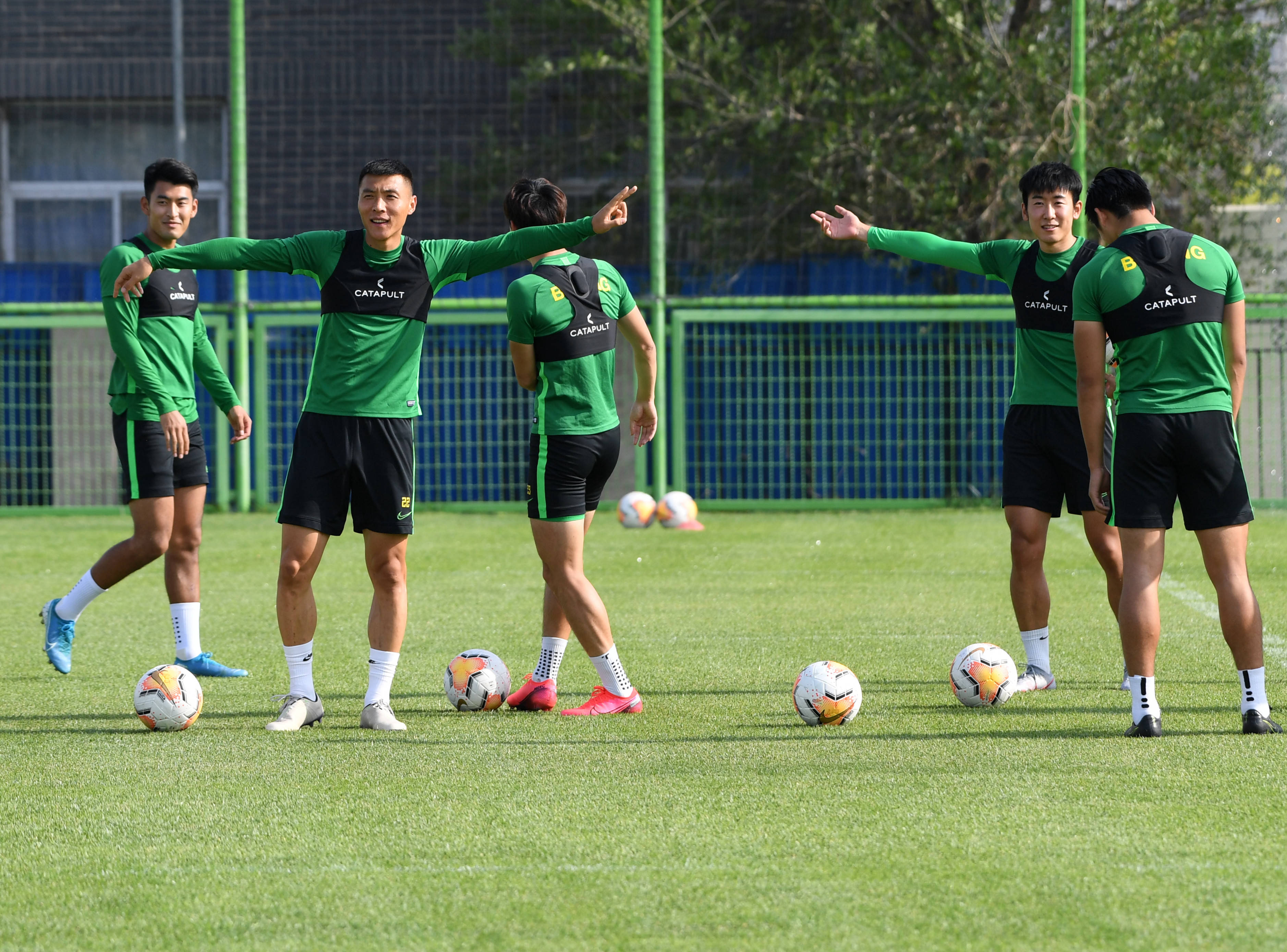 关于巴黎圣日耳曼训练开放日,转会期临场应变引欢呼,国王杯在即,身体对抗强度拉满的信息 关于巴黎圣日耳曼训练开放日,转会期临场应变引欢呼,国王杯在即,身体对抗强度拉满的信息