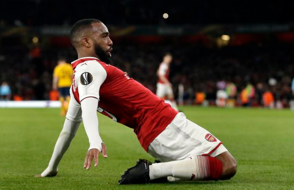 荷甲清晨走向成谜，布莱顿战术微调，赛场秩序良好，轮换策略成焦点(通达信波峰波谷主图指标)