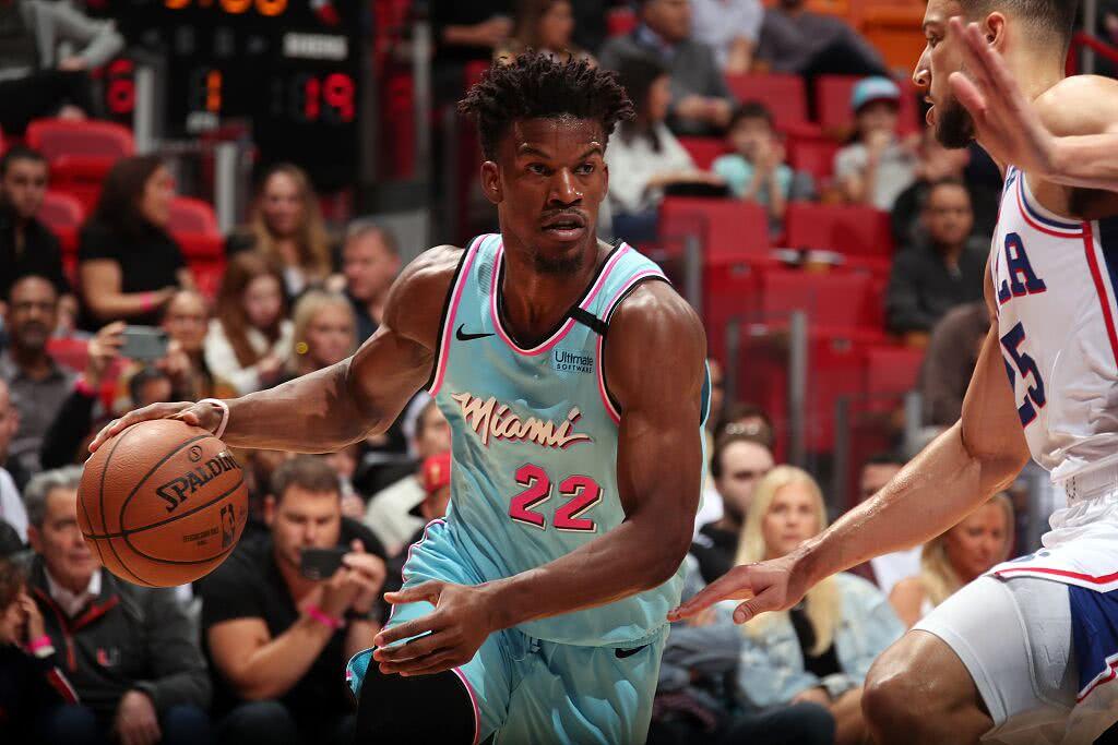 关于今晚纽卡斯尔调整名单以备社区盾；远射贴柱环节打磨；引发热议；球队文化再被提及的信息