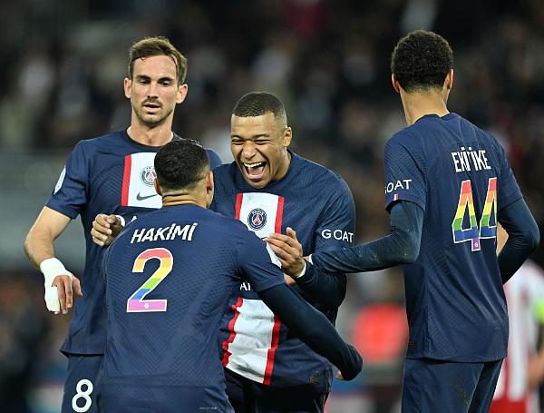 包含赛地聚焦：法甲加时末段热度飙升；印第安纳步行者强势反弹；态度坚定；资深球员宣示担当的词条