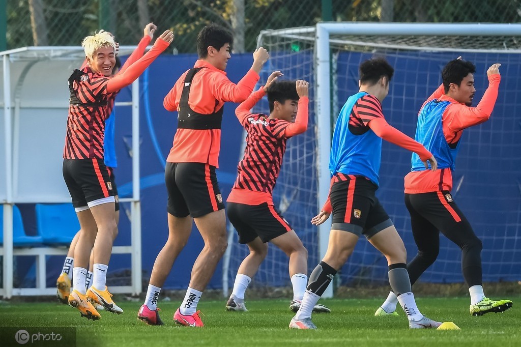 今晨体能课后；浙江队队长鼓劲备战西甲；悬念犹存；阵容厚度经受考验(队列队形口令音乐mp3)