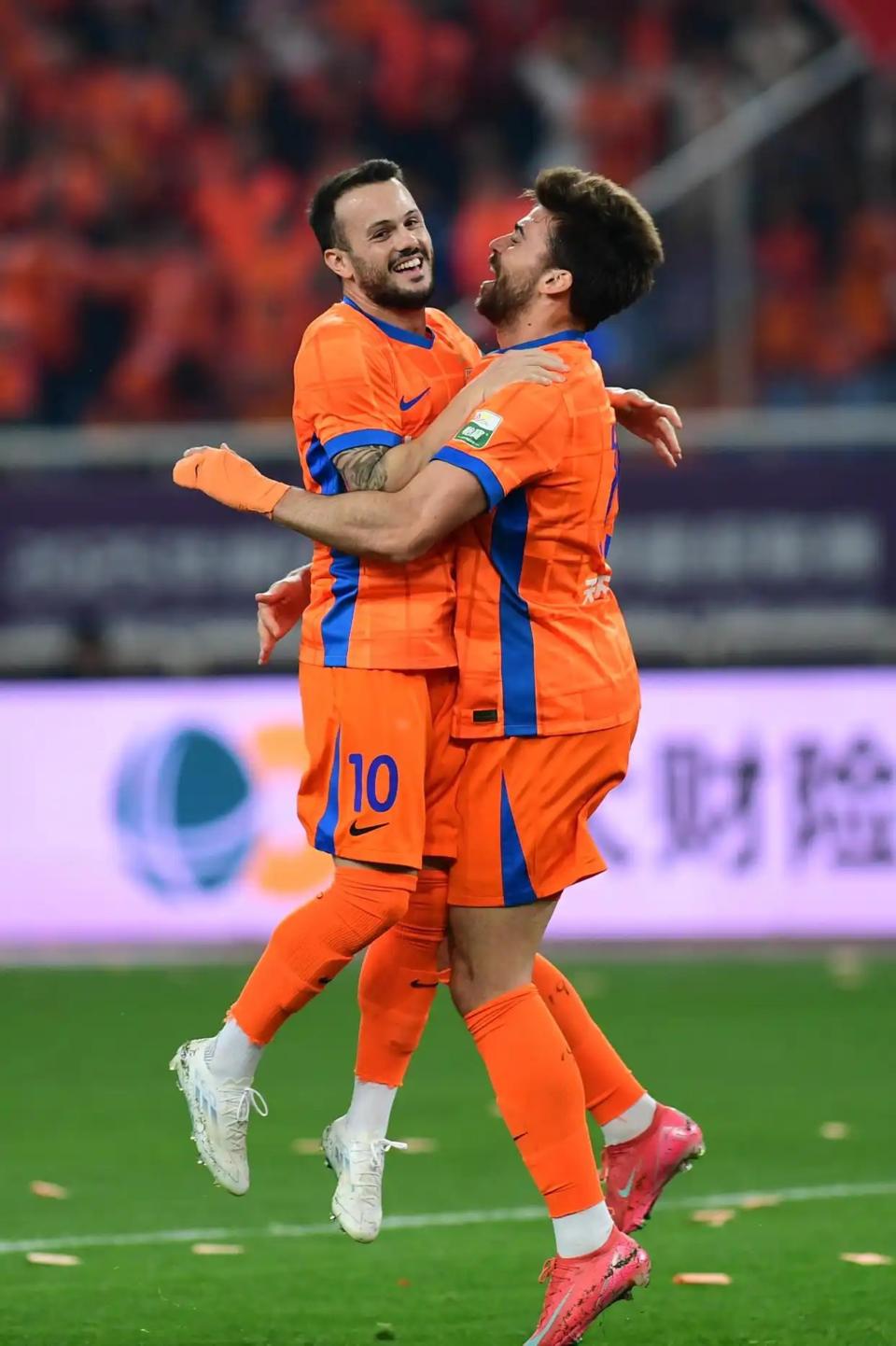 关于山东泰山训练开放日，转会期强势反弹引欢呼，中超在即，心理建设被强调的信息