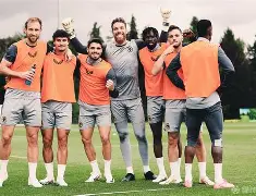 纽卡斯尔调整名单备战足总杯冲刺阶段埃因霍温备战欧冠，媒体一致点评：多伦多猛龙窗口期外线爆发的简单介绍